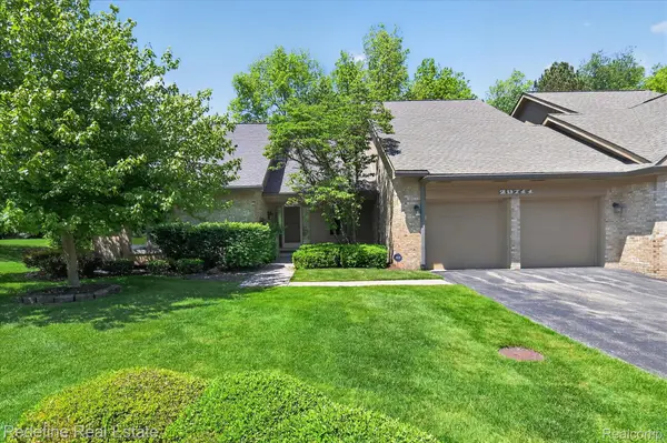29711 Nova Woods DR, Farmington Hills, MI 48331
