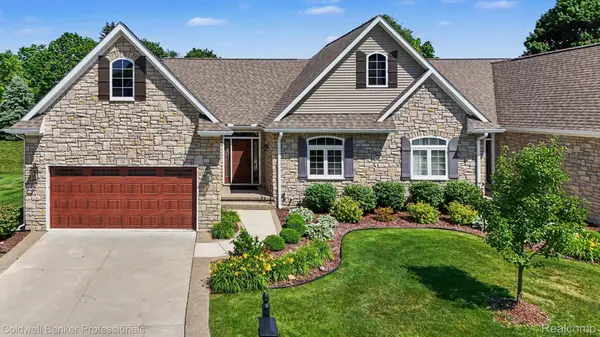 56 Fox Hollow DR, Lapeer, MI 48455