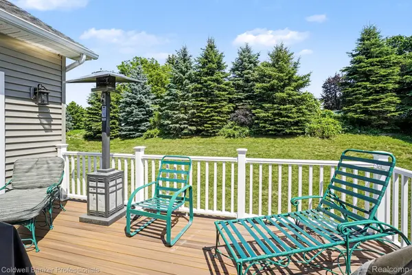 56 Fox Hollow DR, Lapeer, MI 48455