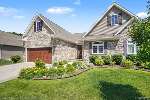 56 Fox Hollow DR, Lapeer, MI 48455