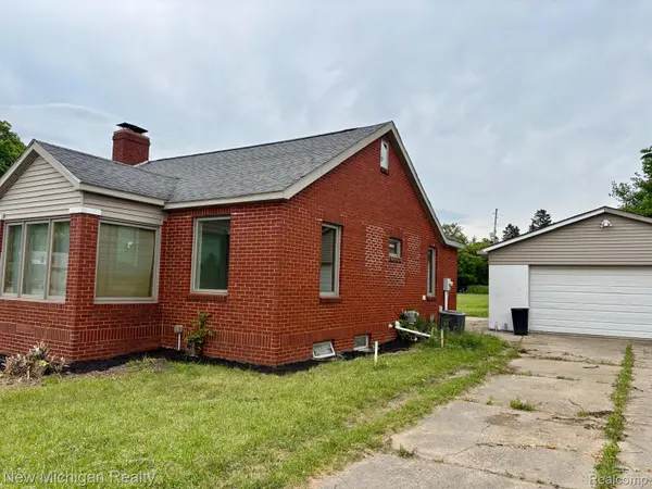 4469 S Saginaw ST, Burton, MI 48529