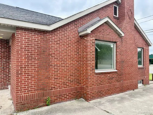 4469 S Saginaw ST, Burton, MI 48529