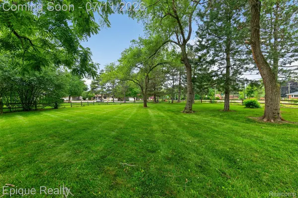 3036 Hawks AVE, Pittsfield Charter Township, MI 48108