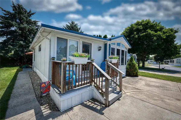 5211 Ben Franklin DR, Lexington Village, MI 48450