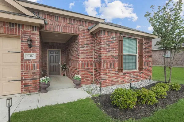 186 Aster Drive, Sanger, TX 76266