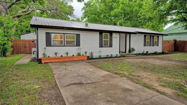 103 Phillips Street, Saint Jo, TX 76265
