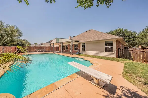 1011 Fleetwood Cove Drive, Grand Prairie, TX 75052