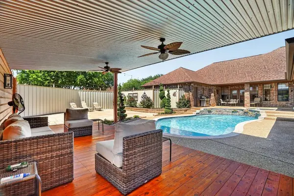 1408 W Cleburne Road, Crowley, TX 76036