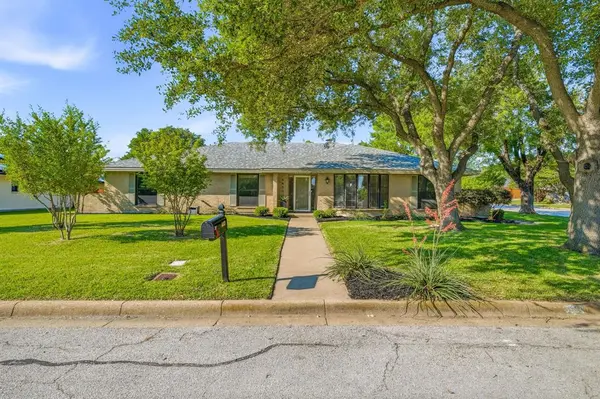 4433 Quail Hollow Road, Fort Worth, TX 76133