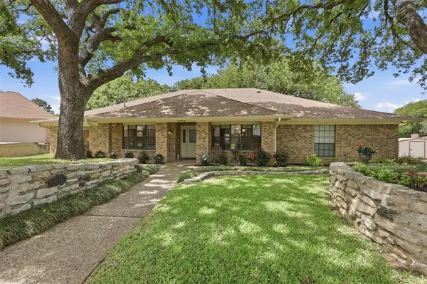1902 Red Cypress Court, Arlington, TX 76012