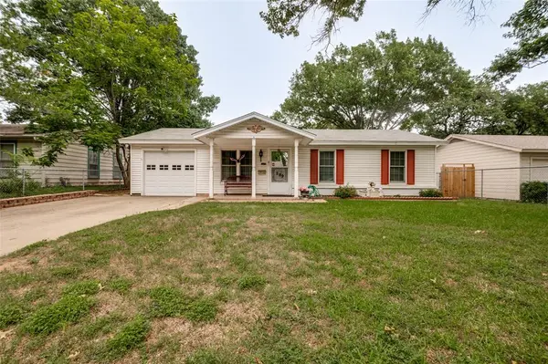209 Helen Drive, Arlington, TX 76011