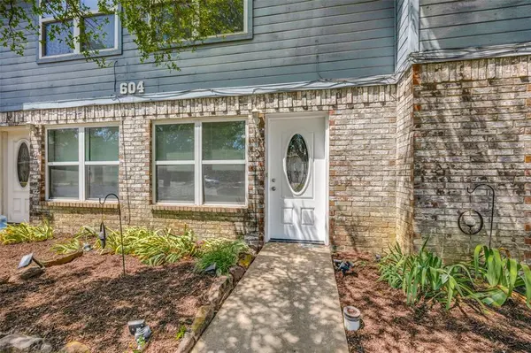 604 Meadow View Court #3, Denton, TX 76207