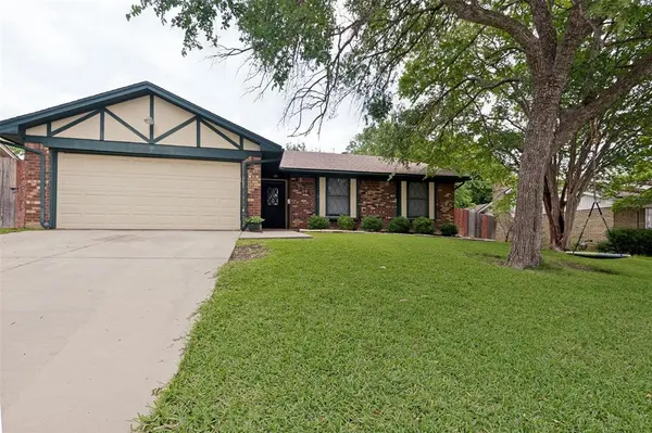 1318 Halifax Street, Grand Prairie, TX 75050