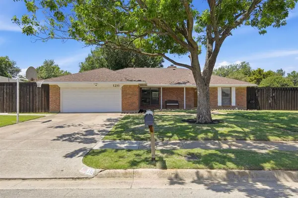 1211 Meadowview Drive, Euless, TX 76039