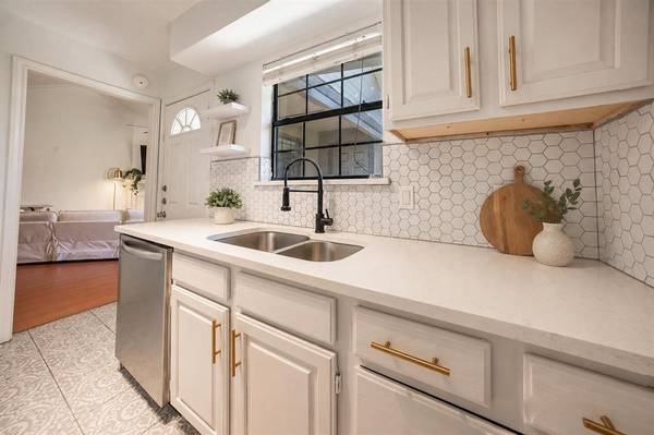2835 Keller Springs Road #808, Carrollton, TX 75006