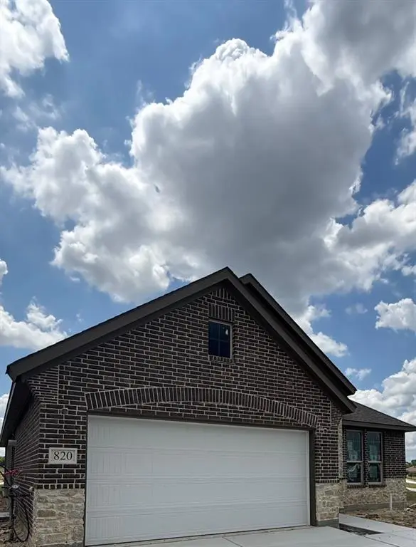 820 Elmstead Drive, Fort Worth, TX 76108