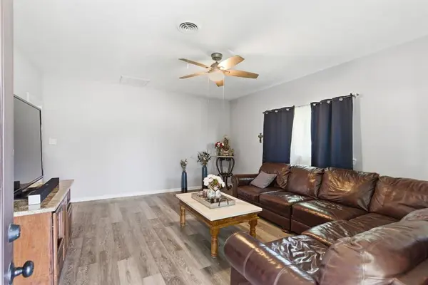 401 W Mesquite Street, Gunter, TX 75058