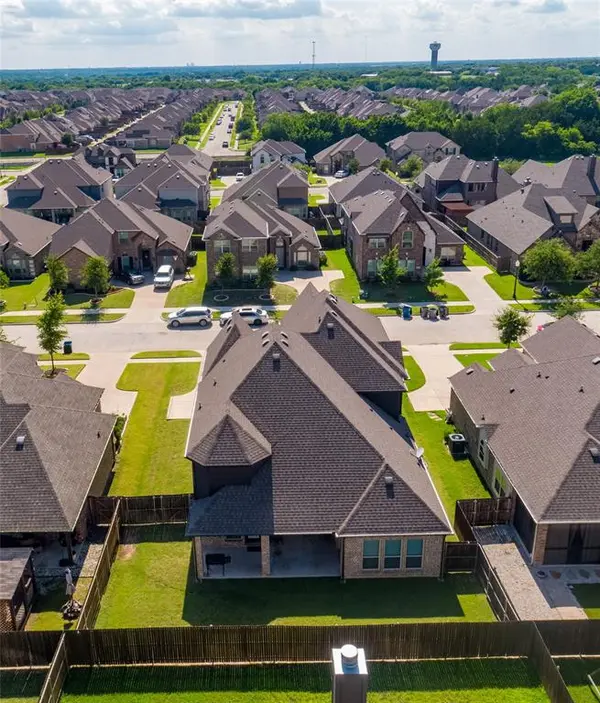 104 Balsam Drive, Red Oak, TX 75154