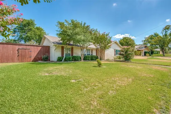 6607 Roundrock Road, Dallas, TX 75248