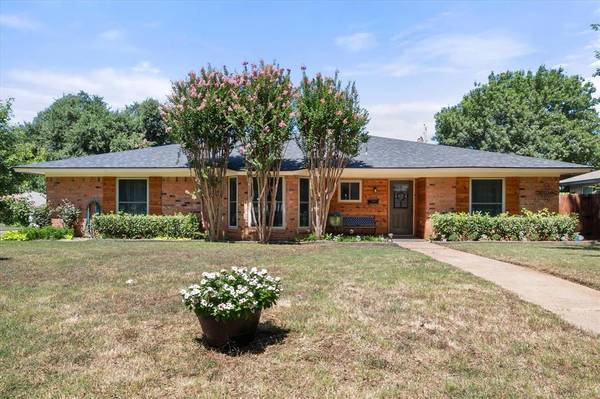 2004 Ford Street, Arlington, TX 76013
