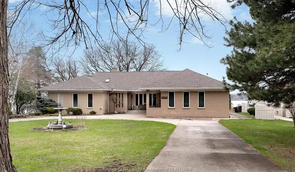 4470 RIVERSIDE Drive, Windsor, ON N8Y 1B8