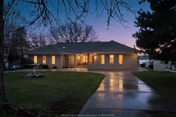4470 RIVERSIDE Drive, Windsor, ON N8Y 1B8