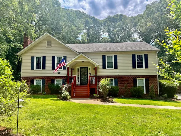 210 Woodville DR, Forest, VA 24551