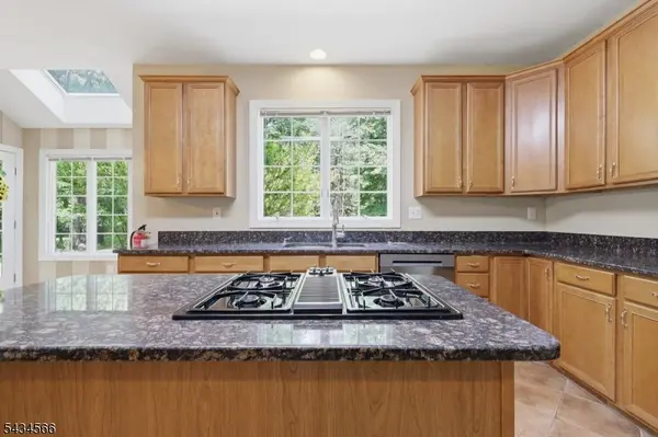 6 Janet Dr, Washington Twp., NJ 07853