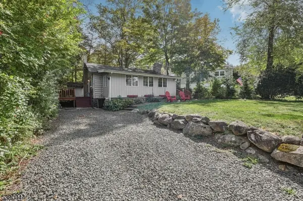 8 Woodland Rd, Ringwood Boro, NJ 07456