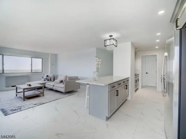 377 S Harrison St #17FF, East Orange City, NJ 07018