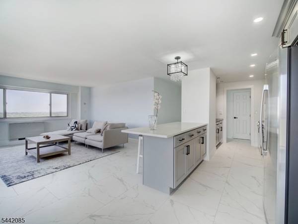 377 S Harrison St #17FF, East Orange City, NJ 07018
