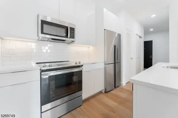 25 Freeway Dr #405, East Orange City, NJ 07018