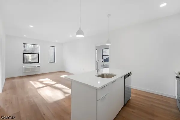 25 Freeway Dr #501, East Orange City, NJ 07018