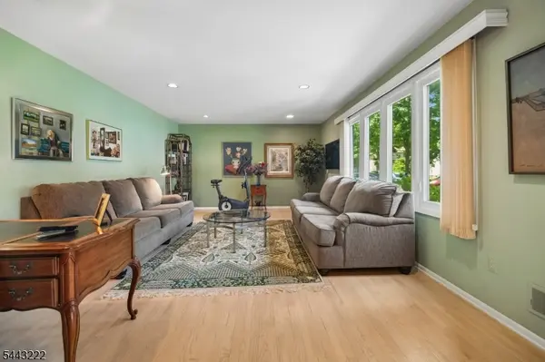 12 Arbor Ct, Livingston Twp., NJ 07039