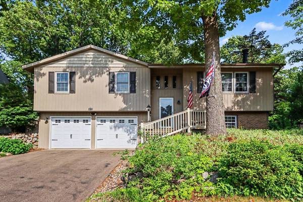8275 Valleywood LN, Portage City, MI 49024