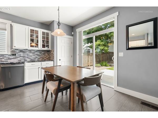 364 NE 20TH AVE, Canby, OR 97013