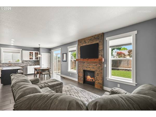 364 NE 20TH AVE, Canby, OR 97013