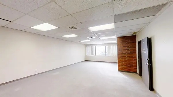 9914 109 AVE #200, Grande Prairie, AB T8V 1R6