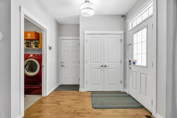 172 Sherwood SQ NW, Calgary, AB T3R 0R8
