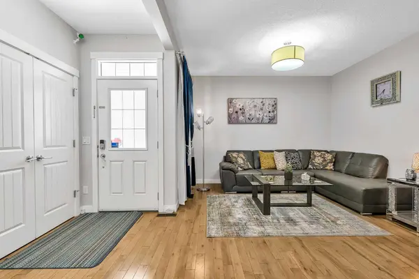 172 Sherwood SQ NW, Calgary, AB T3R 0R8