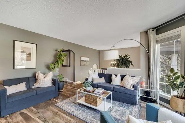 952 Silver Creek DR NW, Airdrie, AB T4B 2R6