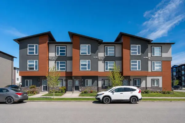 76 Skyview Link NE, Calgary, AB T3N 1N6