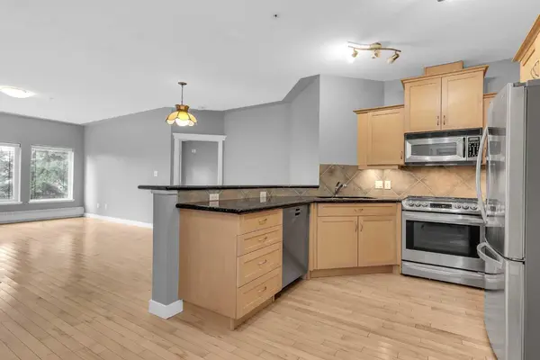 20 Discovery Ridge Close SW #427, Calgary, AB T3H 5X4