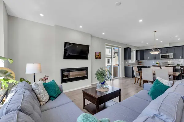 28 Carringwood Close NW, Calgary, AB T3P 2A9