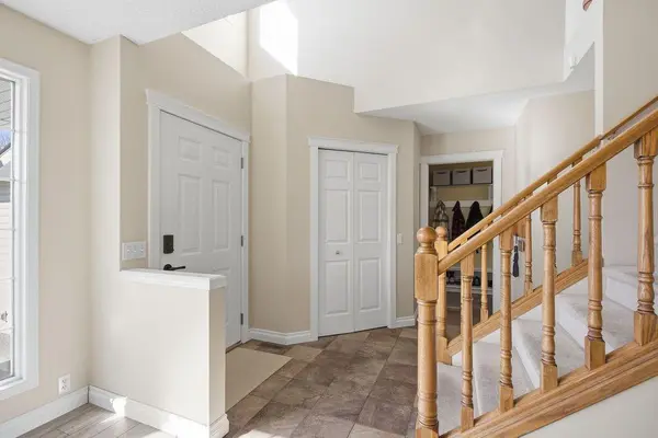 9 Crystalridge WAY, Okotoks, AB T1S 1P4