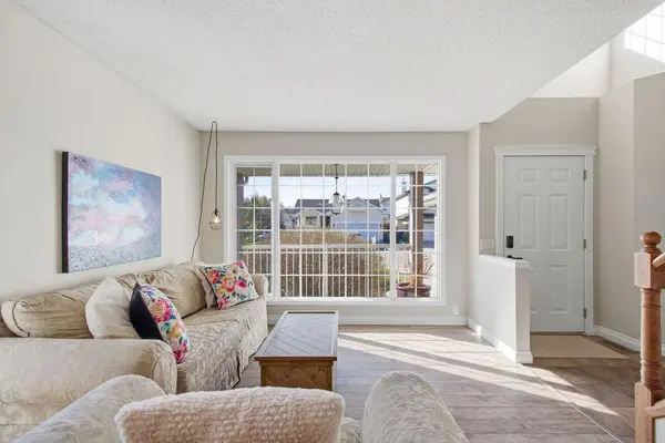 9 Crystalridge WAY, Okotoks, AB T1S 1P4