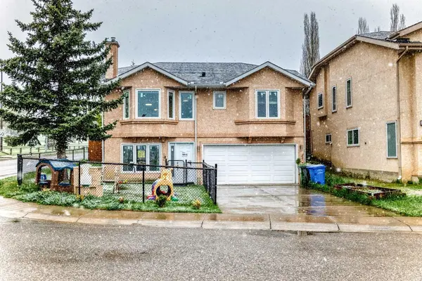 123 Millbank RD SW, Calgary, AB T2Y 2Y9