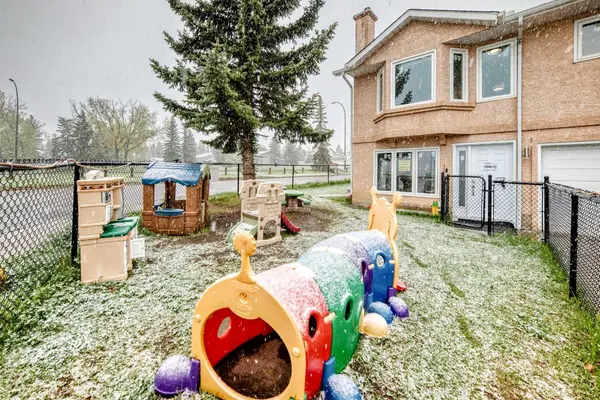 123 Millbank RD SW, Calgary, AB T2Y 2Y9