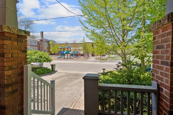 249 Brookdale AVE, Toronto C04, ON M5M 1P6
