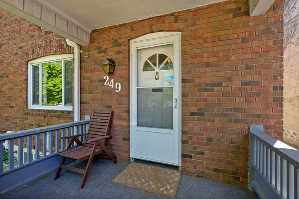 249 Brookdale AVE, Toronto C04, ON M5M 1P6